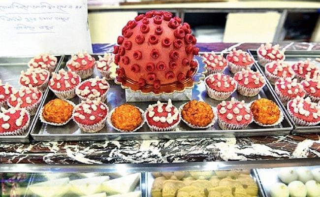 Một tiệm bánh ngọt ở Ấn Độ đã làm dậy sóng dư luận khi tung ra thị trường các sản phẩm mới có hình virus corona. Trên tường của tiệm bánh dán đầy các khẩu hiệu chống lại mầm bệnh chết người với nội dung: 'Chúng ta sẽ chén virus corona'.
