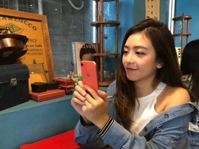 Thời trang Hi-tech - Hai mẫu iPhone "giá rẻ" và "cao cấp" này đang được nhiều người dùng quan tâm
