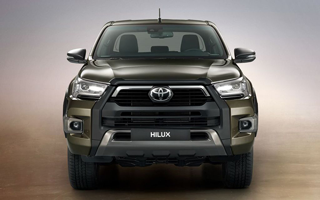 Toyota Hilux facelift xuất hiện đầy dũng mãnh, nhiều trang bị tối tân - 4