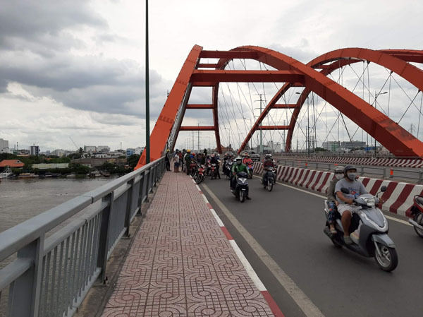 Cầu Bình Lợi nơi anh S. trèo qua lan can nhảy xuống sông Sài Gòn