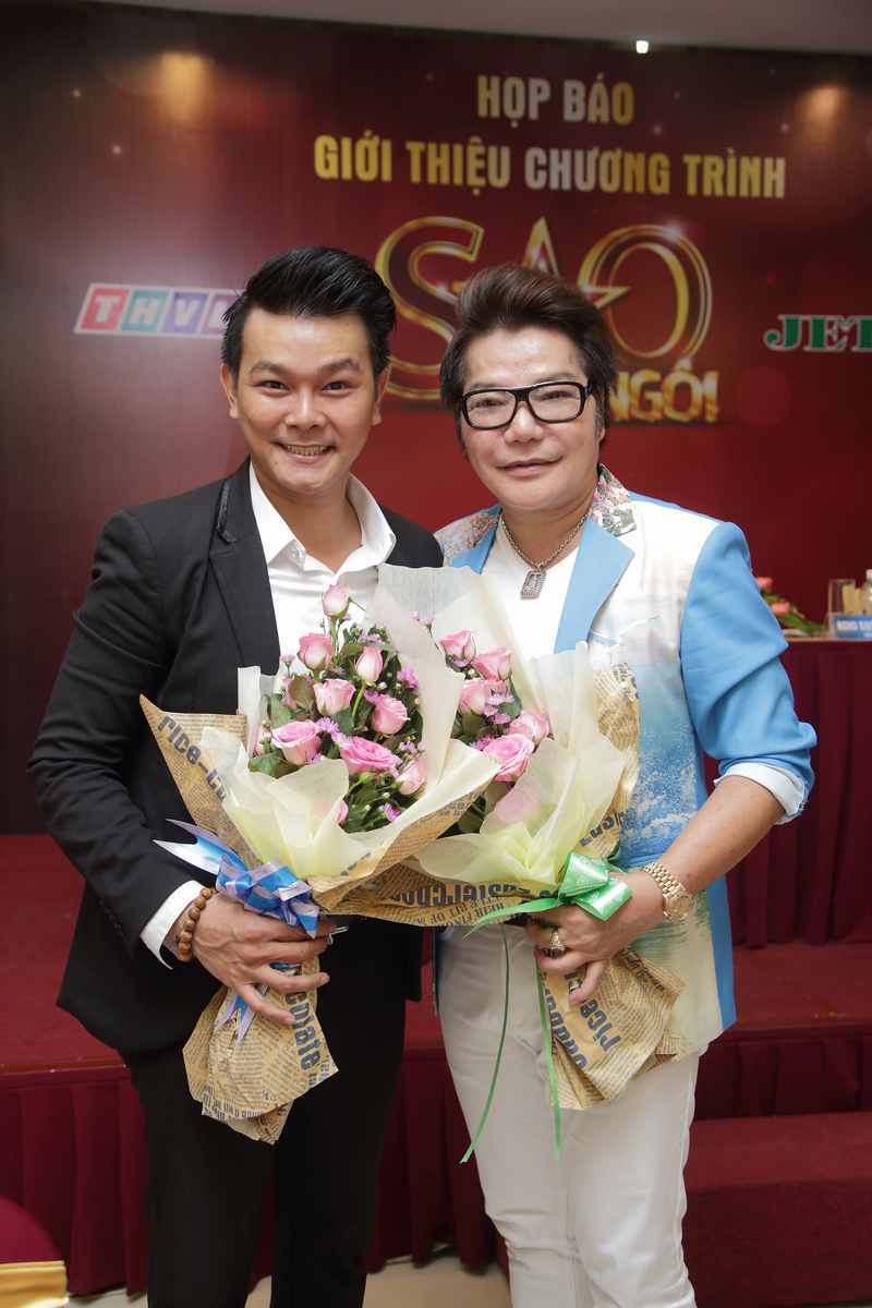 Cha con nghệ sĩ Linh Tý (trái) - Linh Tâm (phải)