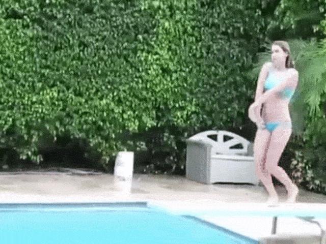 Tranh vui - Mọi cú "trượt chân" đều có nguyên nhân bí ẩn