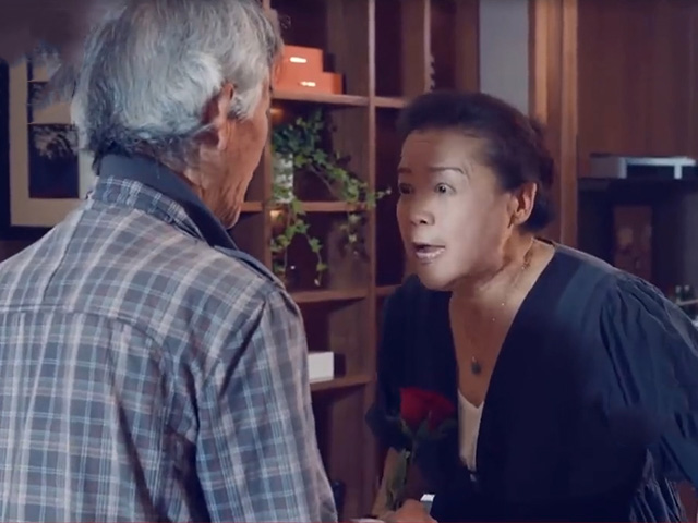 Video Clip Cười - Ngồi không cũng gặp chuyện "tai bay vạ gió"