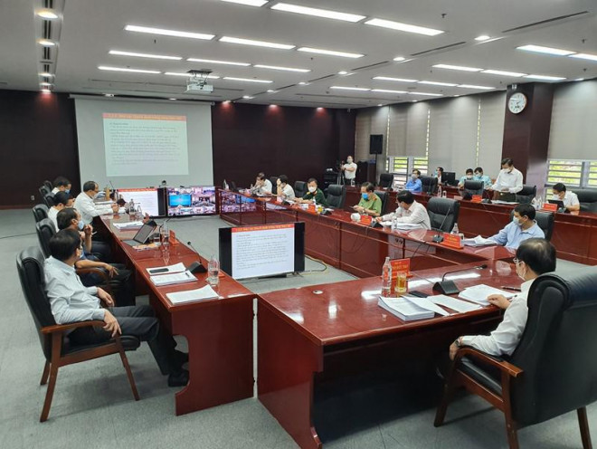 UBND TP Đà Nẵng họp thường kỳ bằng hình thức trực tuyến đến bảy quận, huyện. Ảnh: Tấn Việt