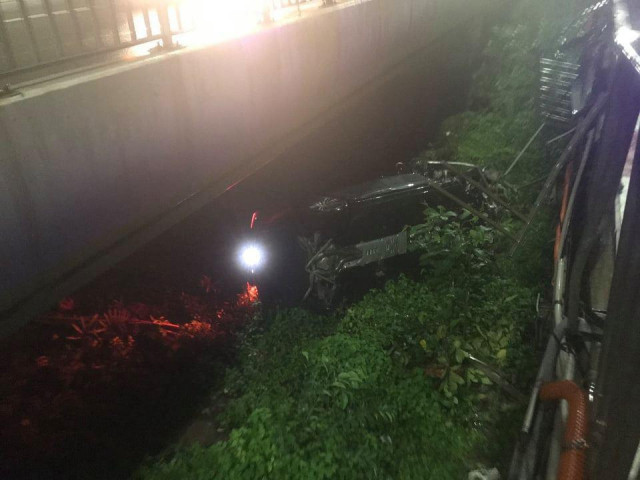 Tin tức trong ngày - Thanh niên lái ô tô mới mua rơi khỏi cầu Sài Gòn