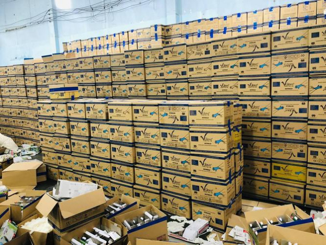 Lãnh đạo Phòng Cảnh sát Kinh tế công an TP.HCM cho biết, hành vi kinh doanh găng tay, khẩu trang giả, kém chất lượng, đã qua sử dụng sẽ dể lây lan dịch bệnh, ảnh hưởng đến sức khỏe người tiêu dùng.