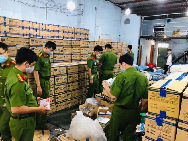 Do đó,&nbsp;thời gian tới, Phòng sẽ tiếp tục đẩy mạnh công tác kiểm tra, giám sát địa bàn để ngăn chặn, xử lý nghiêm các hành vi gian lận thương mại, đầu cơ tích trữ các mặt hàng ngành y tế, của các đối tượng lợi dụng dịch bệnh COVID-19 để trục lợi.