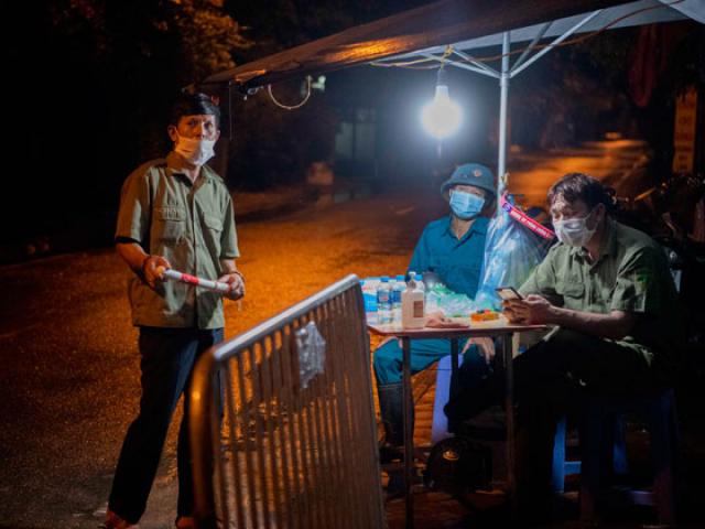 Tin tức trong ngày - Người đàn ông sống cùng toà nhà với nhân viên điều hành xe buýt nhiễm COVID-19 bỏ trốn