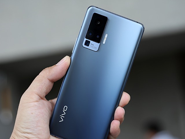 Dế sắp ra lò - Trên tay vivo X50 Pro có công nghệ đặc biệt trong cụm camera sau