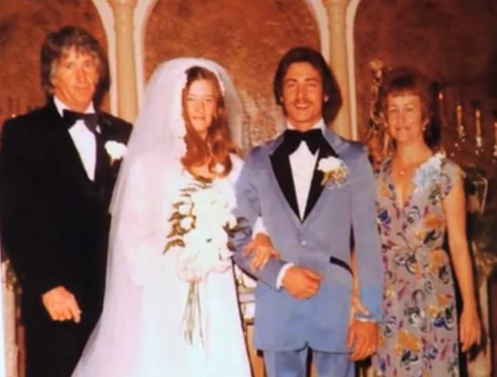 Vợ chồng Kathy Odom và Mike Odom trong ngày cưới.