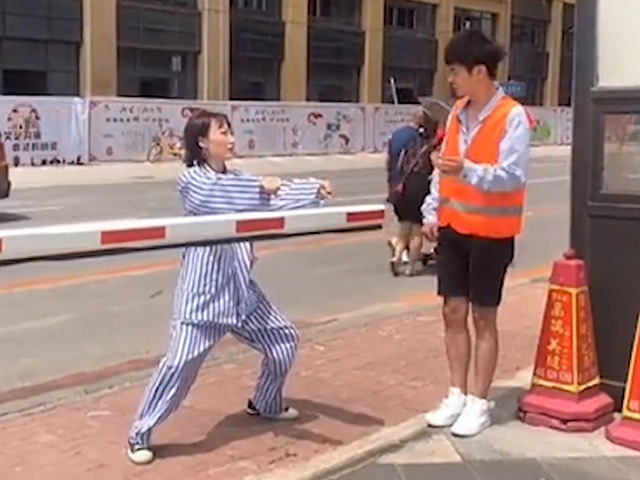 Video Clip Cười - Núi cao ra đời ắt gặp núi cao hơn