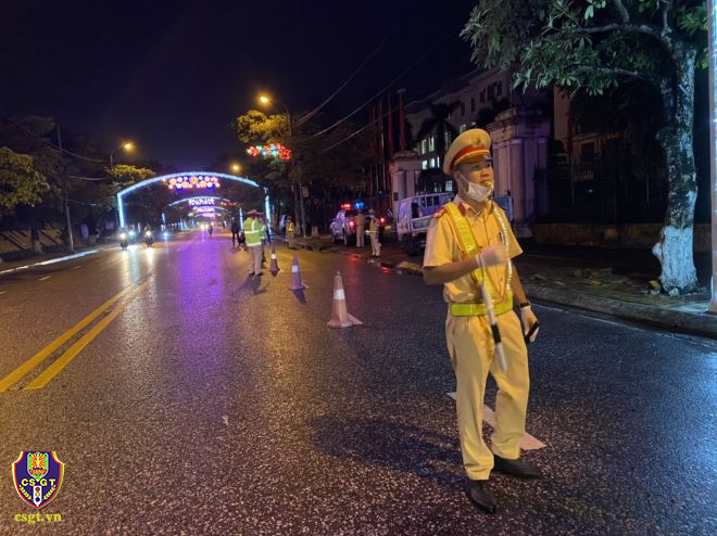 Lực lượng CSGT Công an tỉnh Thái Bình làm nhiệm vụ trong đêm (Ảnh: Cục CSGT)