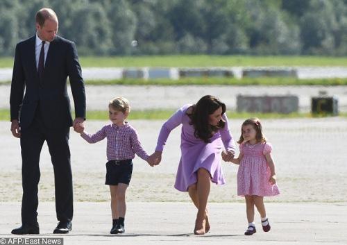 Sẵn sàng ngồi xuống đòi một đứa trẻ trả đồ chơi cho con và cách dạy con đáng nể của công nương Kate Middleton - 4