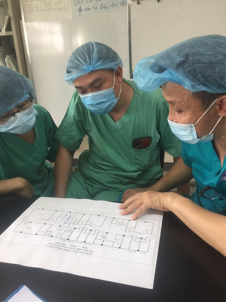 Các chuyên gia Bệnh viện Đại học Y Hà Nội đã phối hợp với các bác sỹ Bệnh viện Trung ương Huế hội chẩn&nbsp;