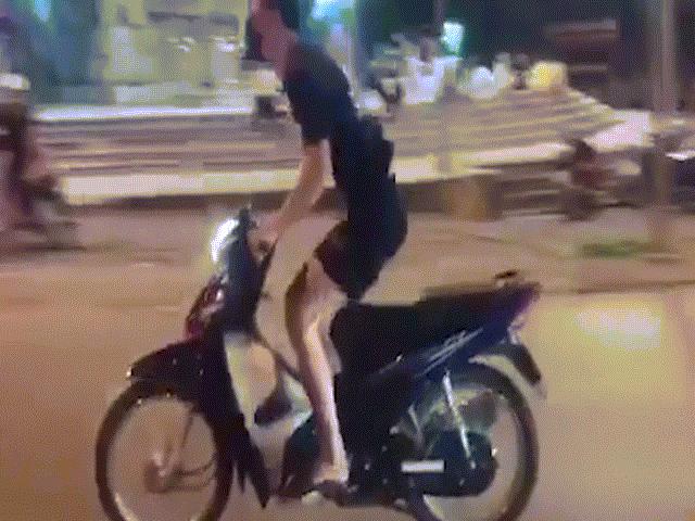 Tin tức trong ngày - Thanh niên bốc đầu xe máy quay video Tiktok bị phạt nặng