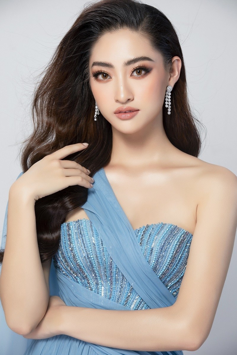 Hoa hậu Việt Nam có số đo đẹp nhất hiếm hoi mặc áo khoe vòng 1 - 1