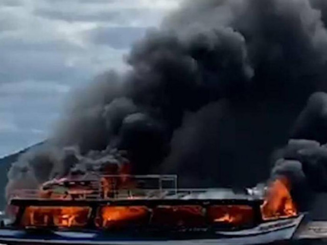 Tin tức trong ngày - Thông tin bất ngờ về chiếc tàu khách cháy ngùn ngụt ở biển Kiên Giang