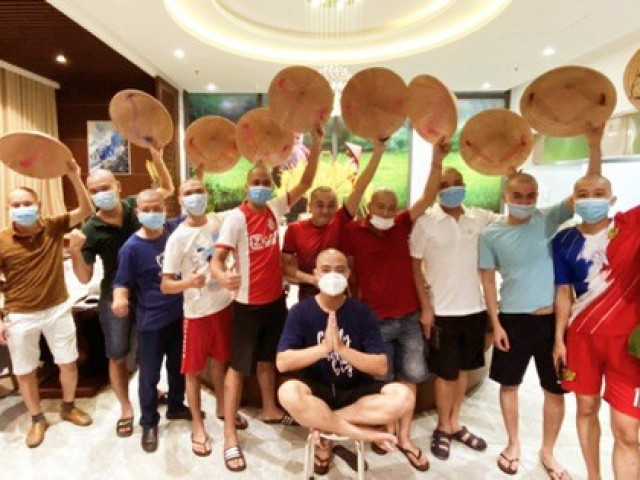 Tin tức trong ngày - Các nam y - bác sĩ Hải Phòng cạo đầu trước khi vào điều trị bệnh nhân Covid-19