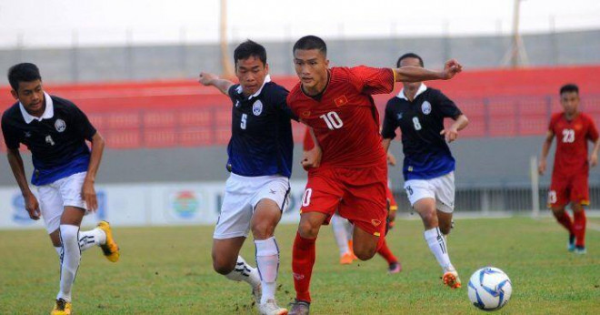 Cái Văn Quỳ (số 10) là cái tên được kỳ vọng sẽ là tương lai bóng đá Việt Nam