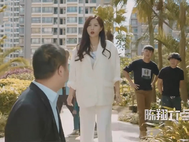 Video Clip Cười - Chàng trai si tình khiến mọi người cười chê và cái kết