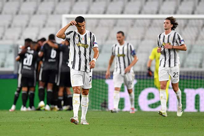 Juventus bị loại và HLV Sarri đã bị đuổi việc
