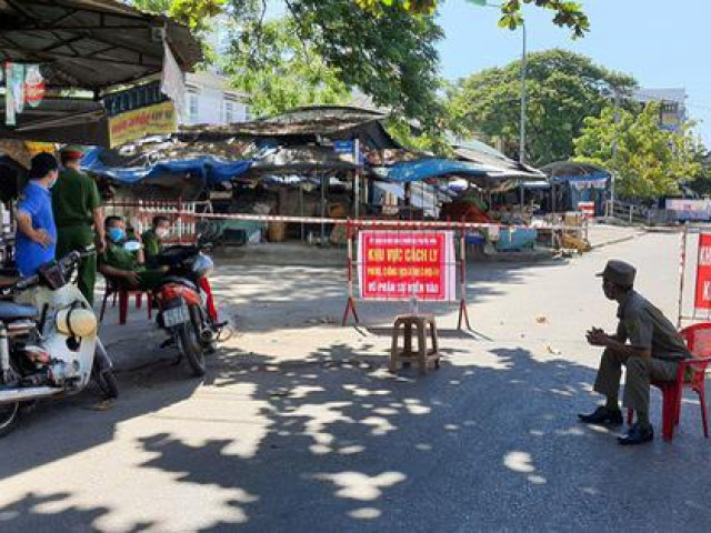 Tin tức trong ngày - Sau ca nghi mắc Covid-19, Tam Kỳ lấy mẫu xét nghiệm tiểu thương 2 chợ