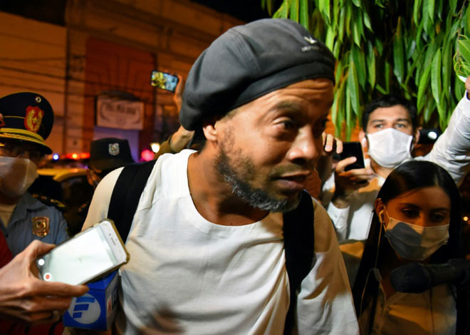 Ronaldinho sắp ra tù: Chi 2,1 tỷ đồng thoát hầu tòa, làm gì khi về nước? - 1