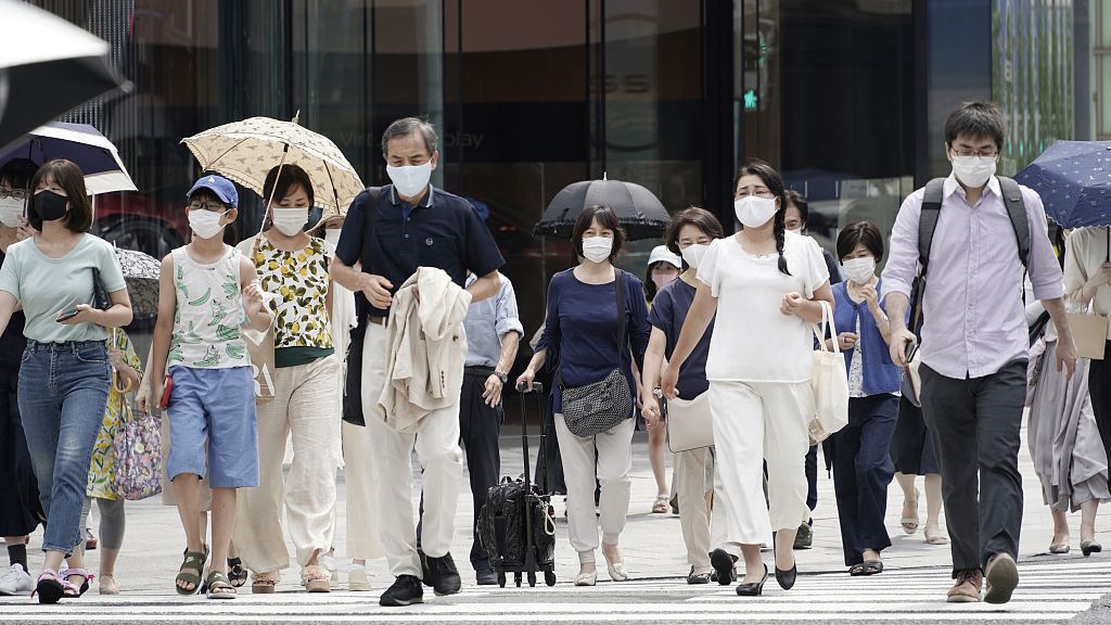 Người dân Tokyo đeo khẩu trang khi ra đường. Ảnh chụp ngày 7.8.