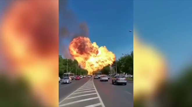 Nga: Khoảnh khắc nổ lớn ở trạm xăng, tạo cột lửa hình nấm