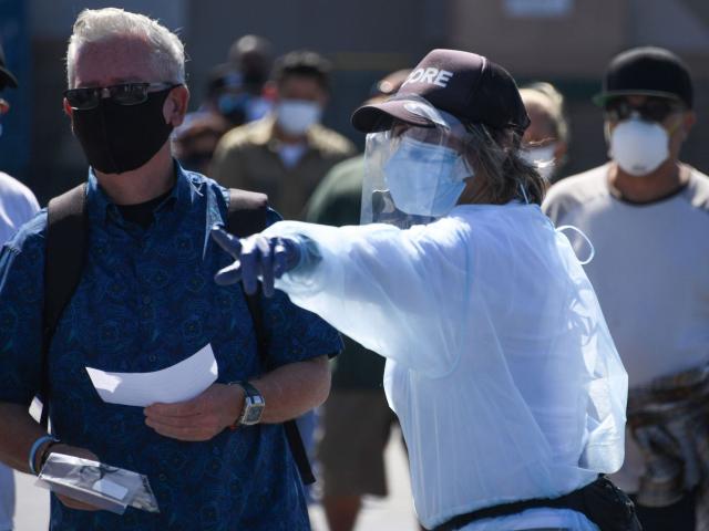 Thế giới - Covid-19 lây lan chóng mặt, hơn 20 triệu người nhiễm trên thế giới