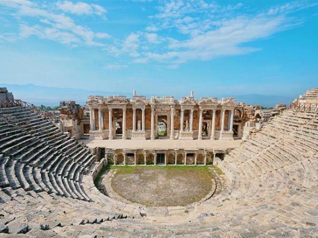 Du lịch - Lâu đài trắng xóa này từng là trung tâm spa nổi tiếng 2000 năm trước