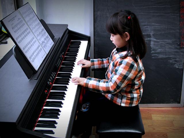 Giáo dục - du học - Cha mẹ ép buộc con cái học kiểu "thiên tài", trẻ bị ép "chín sớm" và mất hoàn toàn tuổi thơ