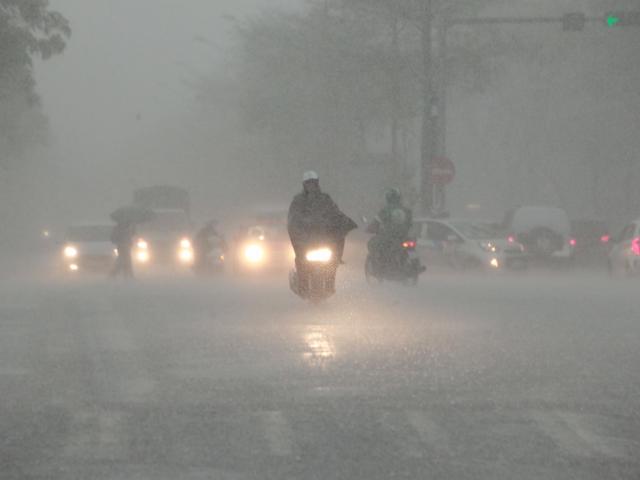 Tin tức trong ngày - Vừa "né" được bão số 3, miền Bắc sắp hứng mưa lớn diện rộng kéo dài