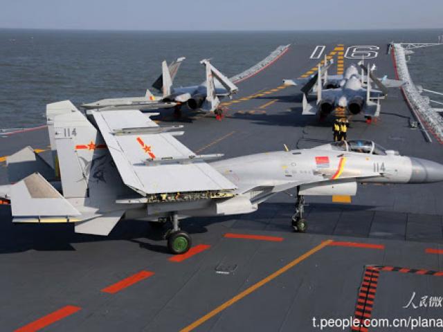 Thế giới - Đằng sau việc đào tạo ồ ạt phi công lái tiêm kích hạm của Trung Quốc?