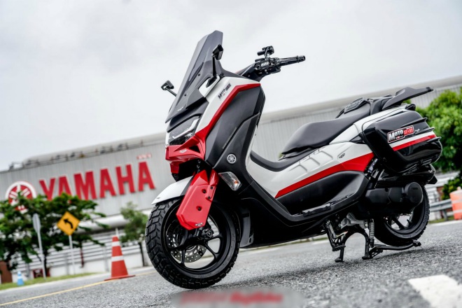 2020 Yamaha NMAX độ kiểu xế phượt hành trình.