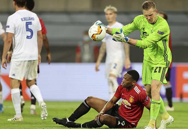 Anthony Martial mang về quả penalty giúp MU thắng khó nhọc FC Copenhagen