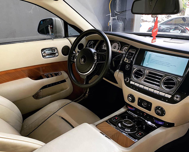 Rolls-Royce Wraith "chạy lướt" 33.000km rao bán bằng ⅓ giá mua mới - 3