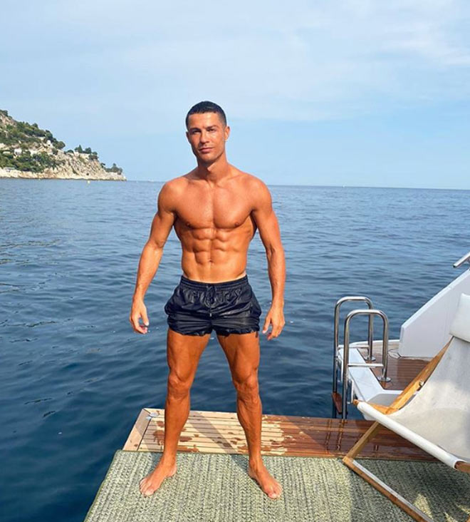 Ronaldo cùng mỹ nữ nóng bỏng giải sầu, sắp đá vị trí mới ở Juventus - 3