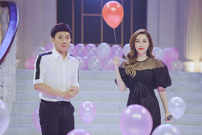 Bảo Thy được khen ngợi nhan sắc khi tham gia trong chương trình truyền hình &#34;Chuyện tối nay với Thành&#34;.
