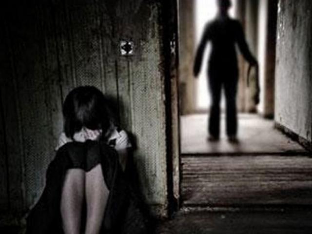 Pháp luật - Tâm sự với "ông chú" có vợ, bé gái 13 tuổi bị "đưa vào đời"