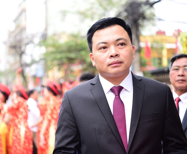 Ngoài ra, ông Doãn Văn Phương từng đảm nhận vị trí Chủ tịch Câu lạc bộ Bóng đá FLC Thanh Hóa. Hiện nay, chức vụ này do bầu Đệ đảm nhận. 
