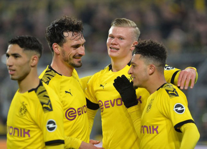 Hummels vui mừng với thông tin "đàn em" Sancho ở lại Dortmund
