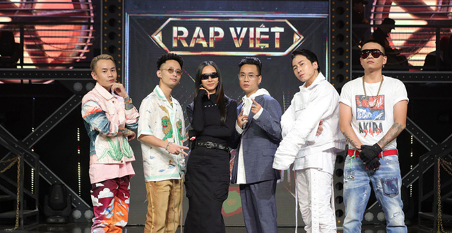 “Rap Việt” - chương trình truyền hình thực tế tìm kiếm các tài năng về rap “gây bão” sau tập đầu tiên lên sóng. Suboi được xem là mỹ nhân quyền lực nhất trên ghế nóng cùng Wowy, Karik, Binz. 
