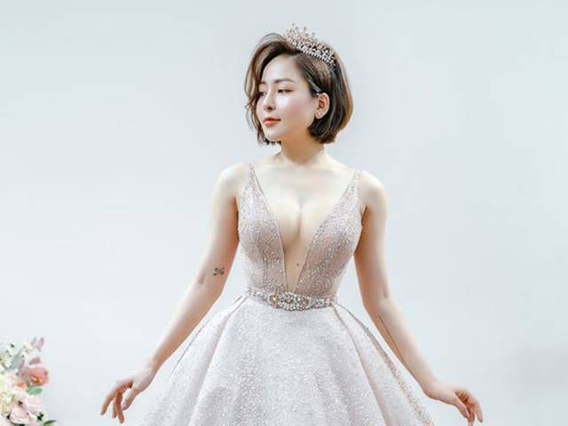Người đẹp lấn át Trâm Anh khi cùng mặc váy cưới