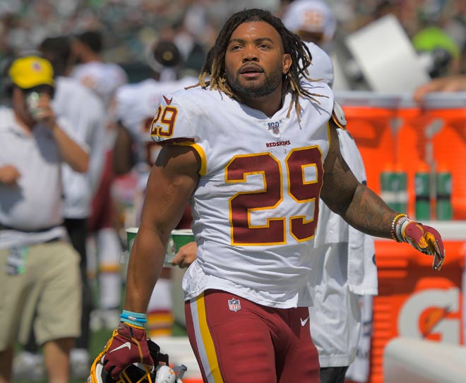 Ngôi sao bóng bầu dục&nbsp;Derrius Guice vừa bị CLB Washington Redskins thanh lý hợp đồng vì scandal bóp cổ bạn gái