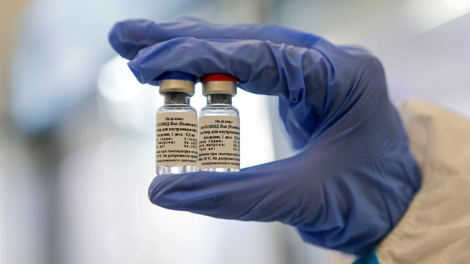 Vắc xin sẽ được ưu tiên cho nhân viên y tế (Nguồn: Economic Times)