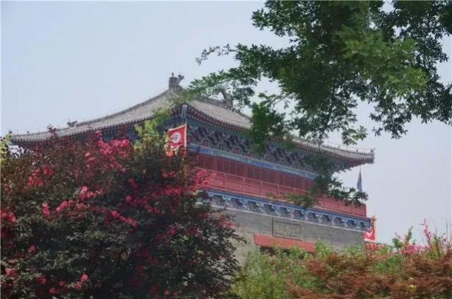 Những cánh cổng, cầu treo và những tòa nhà cao của triều đại nhà Tống