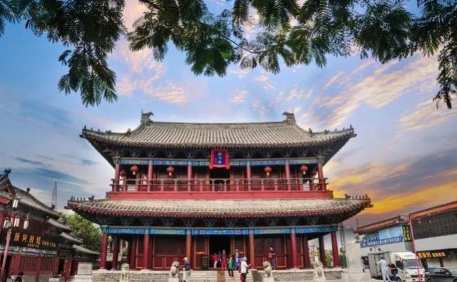 Ngoài di tích lầu Sư tử, du khách còn được thăm quan quần thể nhà thời Tống, nhà của Võ Đại Lang, quán trà Vương Bá, cửa hàng thợ Bạc...