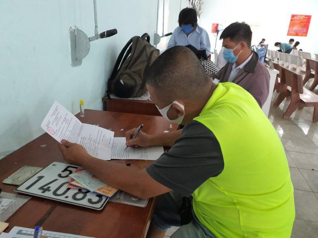 Ô tô - Cà vẹt xe ở ngân hàng, người dân có được đổi biển số màu vàng