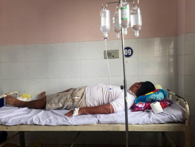 Nguyễn Hoàng Trung Kiên lúc đang điều trị tại bệnh viện đa khoa TP Cần Thơ. Ảnh: BCA
